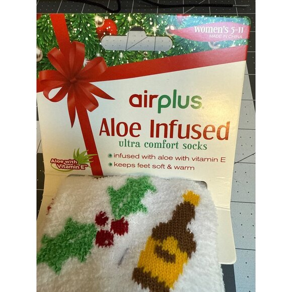 Womens Aloe Infused Ultra Comfort Christmas Socks HoHoHo & Bottle Of Rum AirPlus - Picture 2 of 4